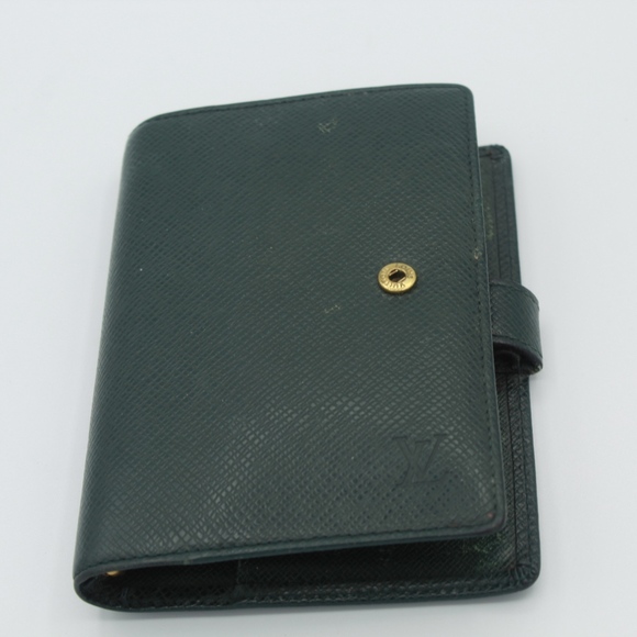 Authentic Louis Vuitton Green Taiga Leather PM - Picture 4 of 8